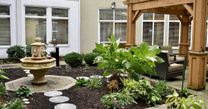 Garden fountain and covered courtyard for Cascade Hospice Residence patients and families to relax in a quiet, outdoor space.